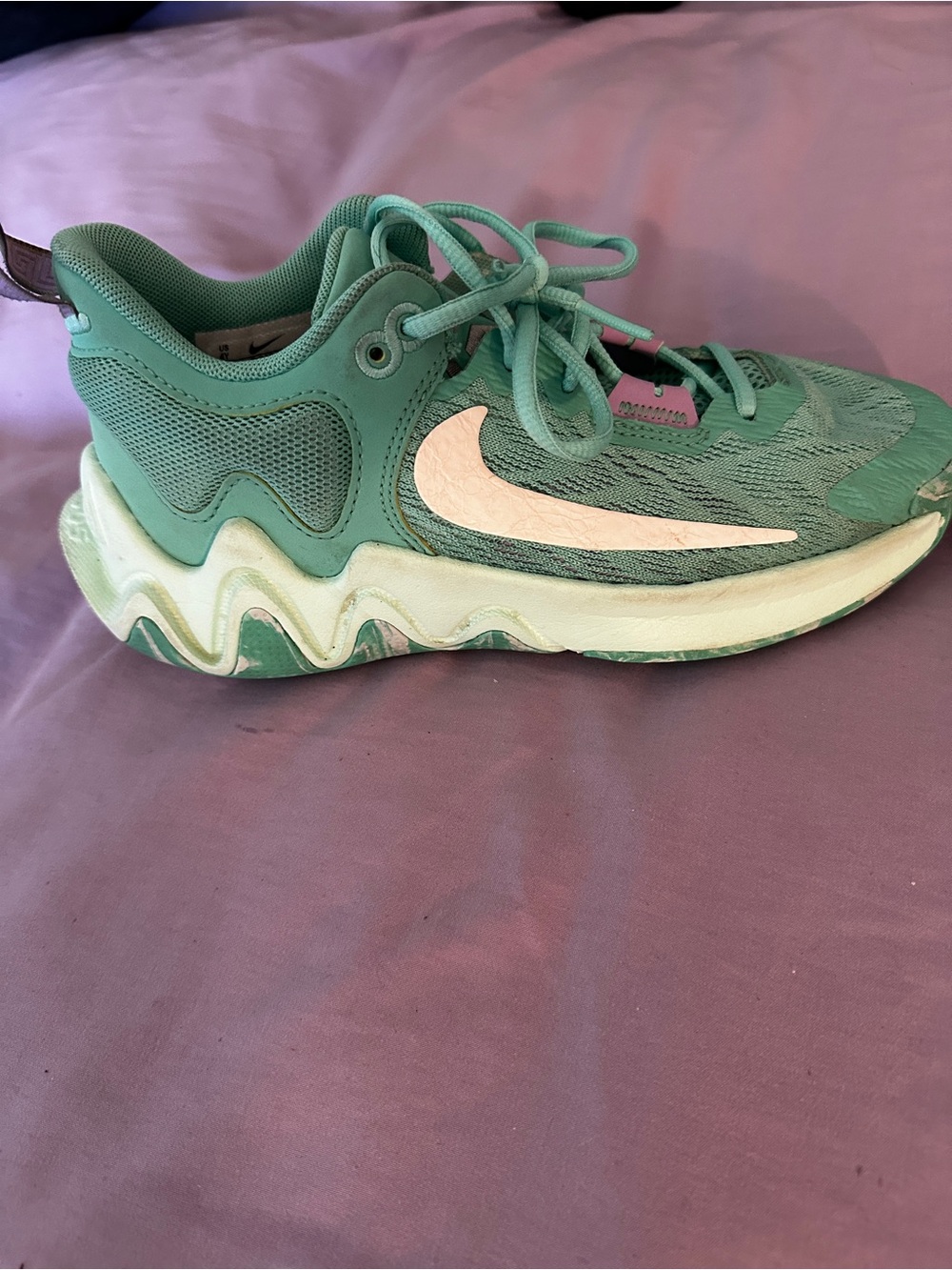 Nike Giannis Immortality 2 size girls 4Y or women’s 5.5